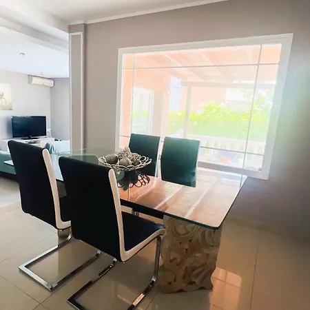 펜션 Casa Grande Con Piscina Familias