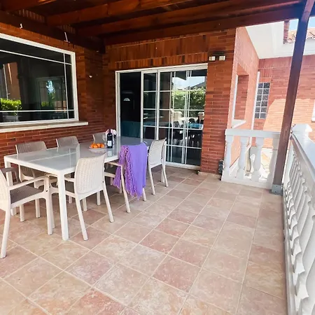 Casa Grande Con Piscina Familias 캠브릴스