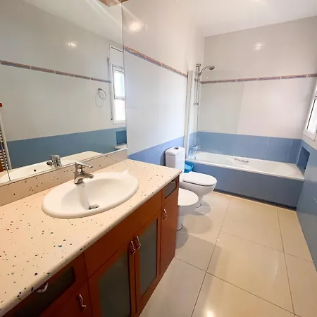 Casa Grande Con Piscina Familias بيت للعطل *